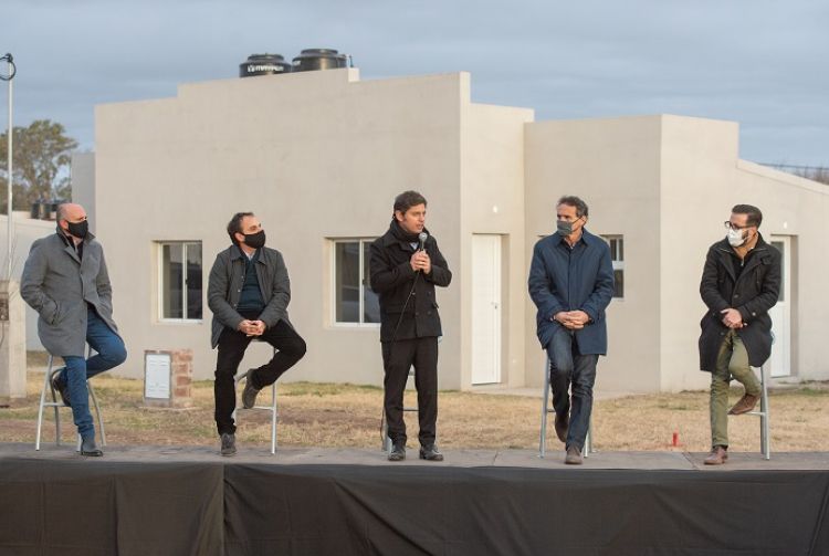 Kicillof y Katopodis entregaron nuevas viviendas en General Pinto