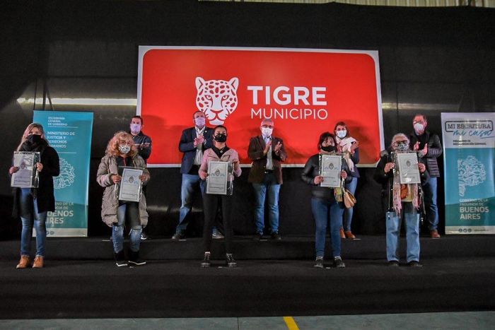 Se realizó la entrega de Escrituras a familias del municipio de Tigre