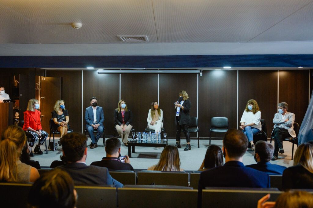 DIPUTADOS Y DIPUTADAS RECIBIERON A JÓVENES LÍDERES DE TODO EL PAÍS