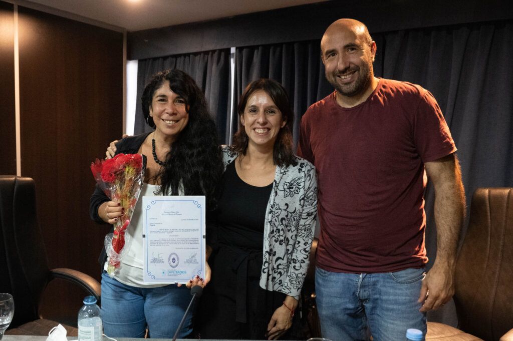 SE ENTREGÓ UN RECONOCIMIENTO A LA ARTISTA PLÁSTICA CELINA TORRES MOLINA