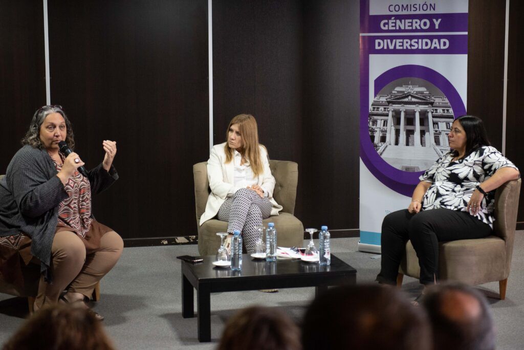 CONVERSATORIO SOBRE “LEGISLACIÓN Y DIVERSIDAD FAMILIAR”