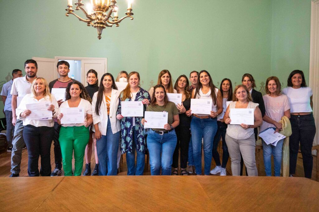 LEY MICAELA: ENTREGARON DIPLOMAS A TRABAJADORAS Y TRABAJADORES DE LA CÁMARA DE DIPUTADOS