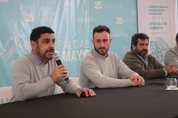La actividad contó con la participación de autoridades provinciales, municipales y de trabajadores y trabajadoras de 25 de Mayo.