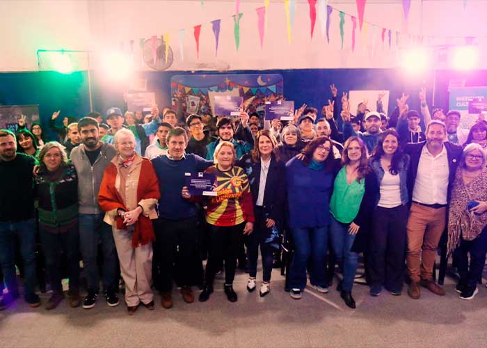 El Instituto Cultural y la Fundación Bapro entregaron instrumentos a murgas