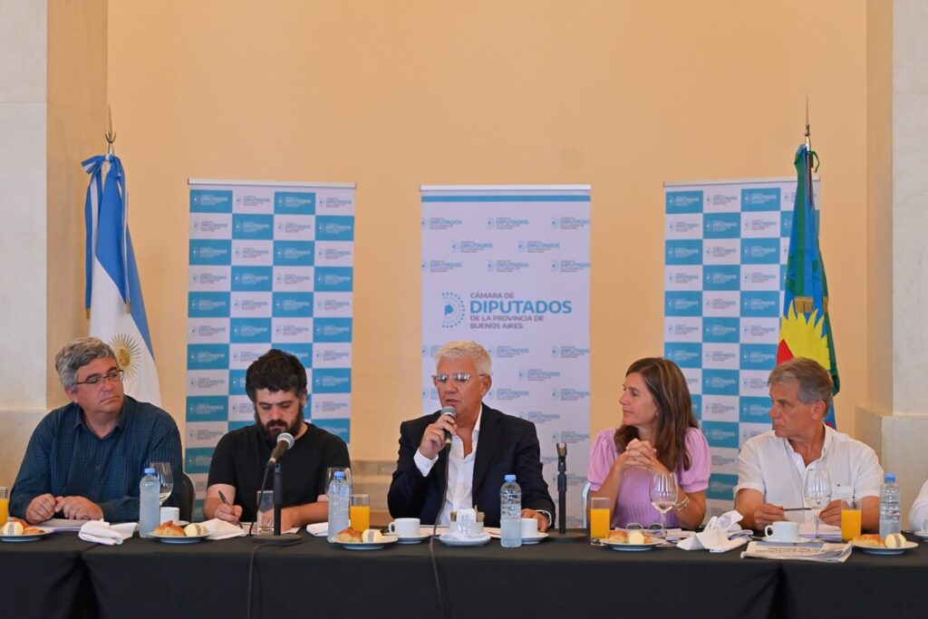 LEGISLADORES SE REUNIERON CON SECTORES DEL TURISMO Y LA PESCA