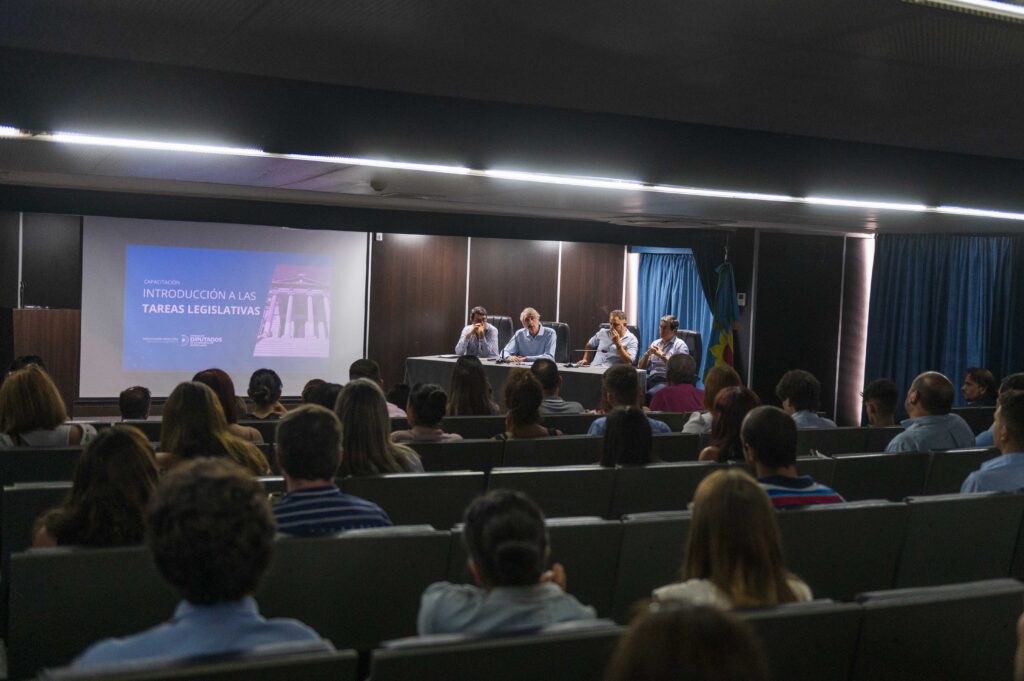 SE REALIZÓ UNA CAPACITACIÓN INTRODUCTORIA A LAS TAREAS LEGISLATIVAS