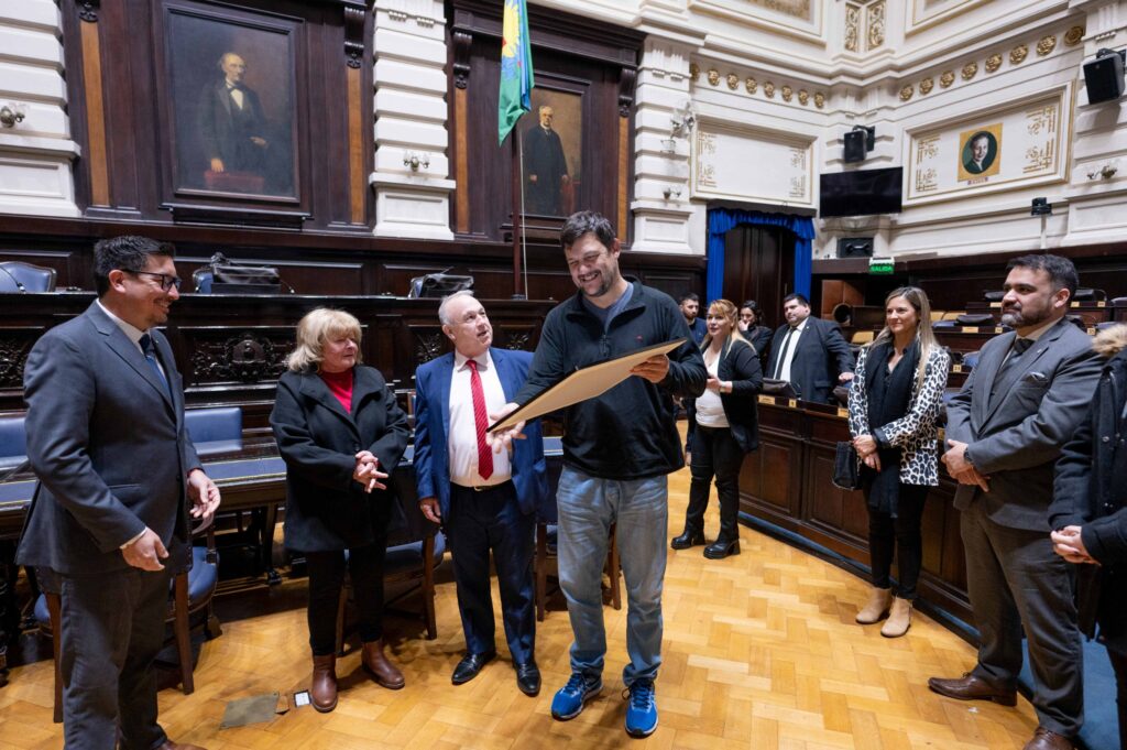 ENTREGAN RECONOCIMIENTO A ENTIDADES SOCIALES