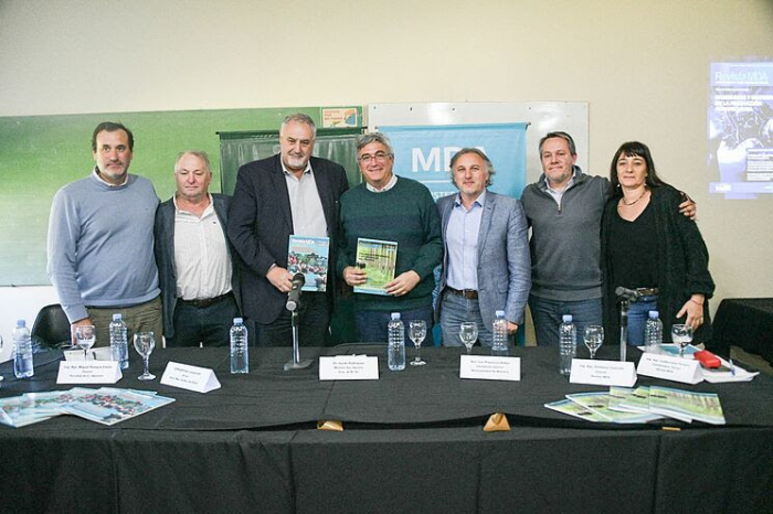 El ministro Javier Rodríguez presentó un nuevo número de la Revista MDA en Balcarce