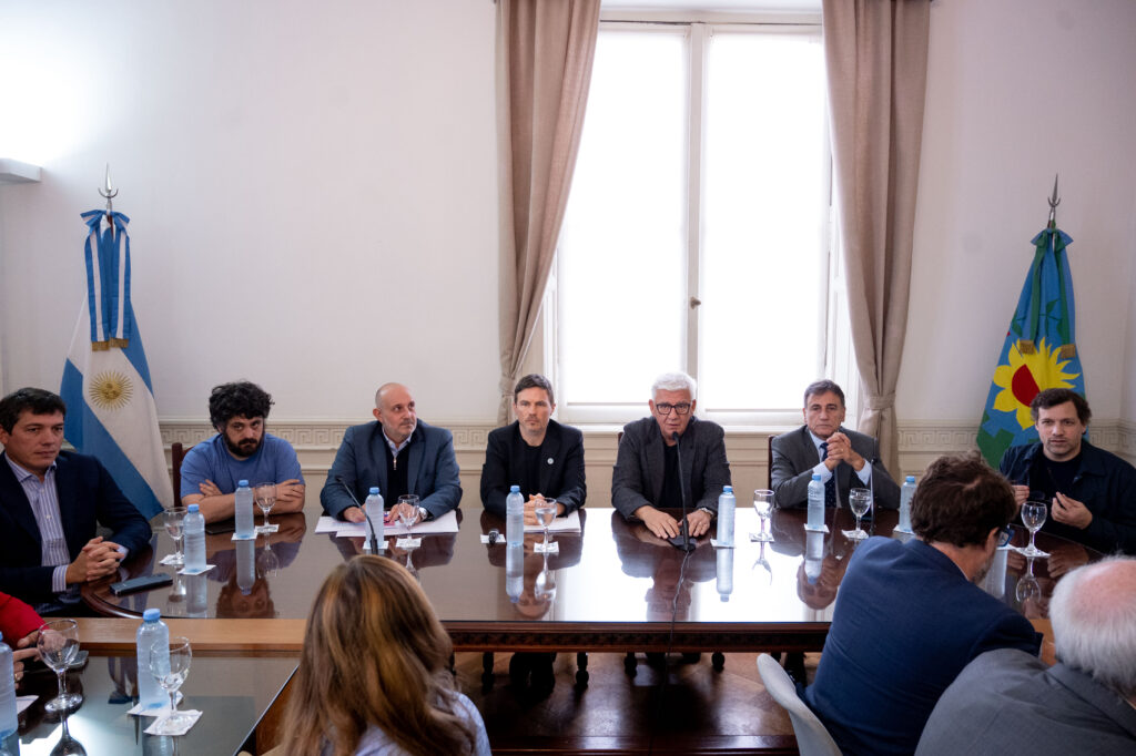 EL MINISTRO AUGUSTO COSTA PRESENTÓ UN RÉGIMEN PARA INVERSIONES EN LA PROVINCIA