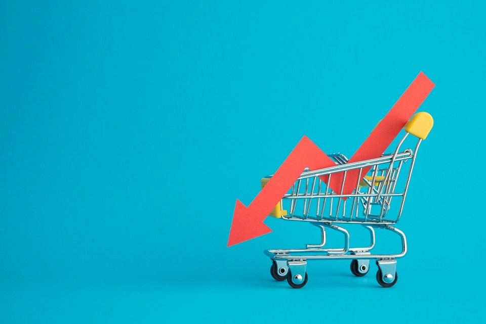 El consumo sigue en caída y el crédito se vuelve imprescindible para los gastos básicos de las familias