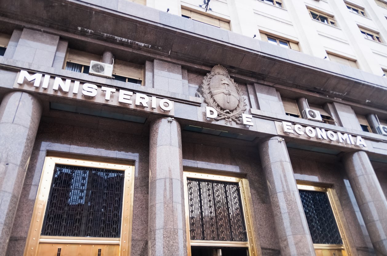 Menos tasa fija y más dudas: cómo se está endeudando el Tesoro