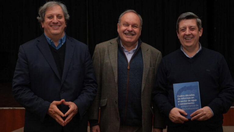 Presentación del libro de Gustavo Saltiel sobre agua y saneamiento