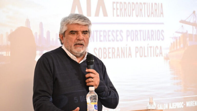 Correa defiende el trabajo y la soberanía en puertos y ríos