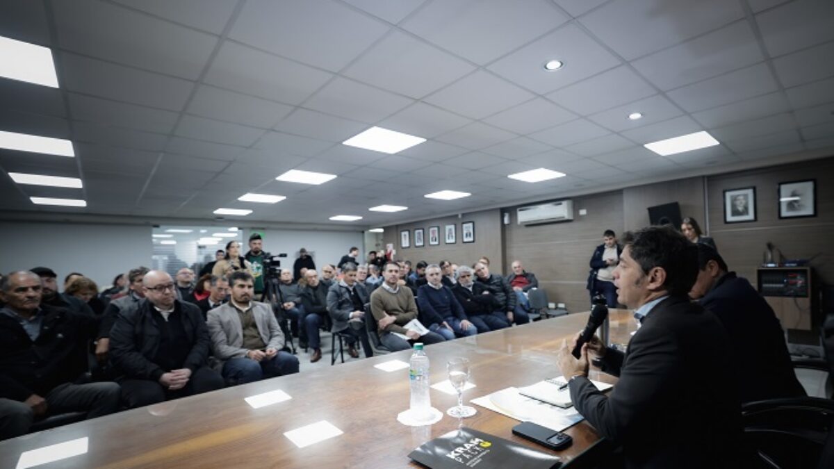 Kicillof se reunió con intendentes y sectores productivos en Chaco