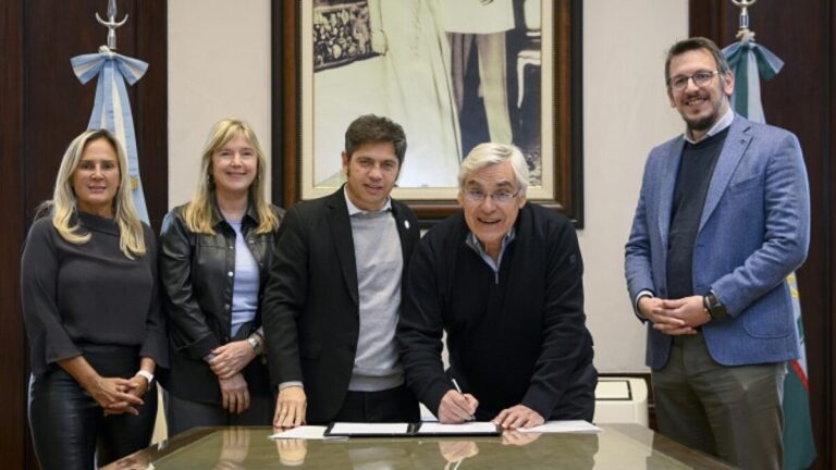 Kicillof y Cuattromo firman convenios para financiar la compra de bienes en municipios