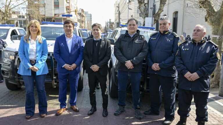Kicillof entrega patrulleros y motos en La Matanza