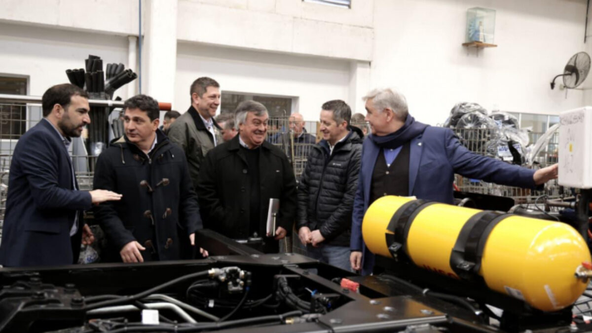 Marinucci visitó la planta de Agrale en Mercedes