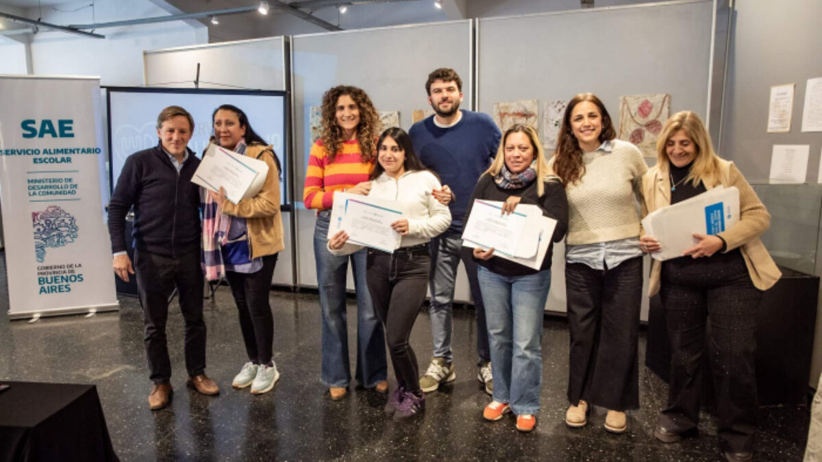 Entregan 40 certificados a auxiliares docentes en San Miguel