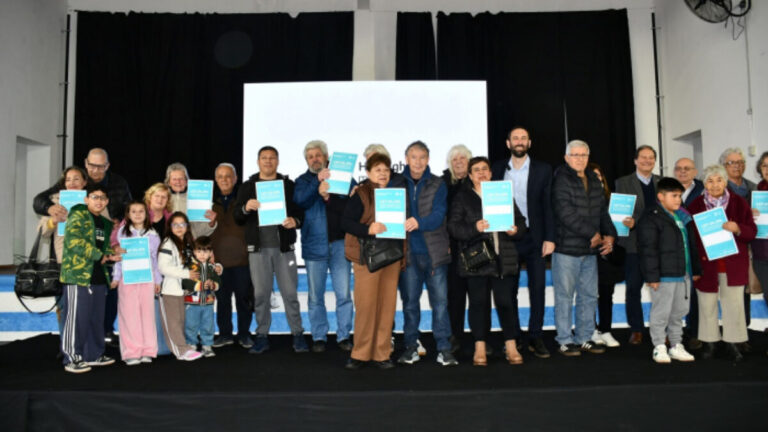 Casi 300 familias de Hurlingham obtienen títulos de propiedad