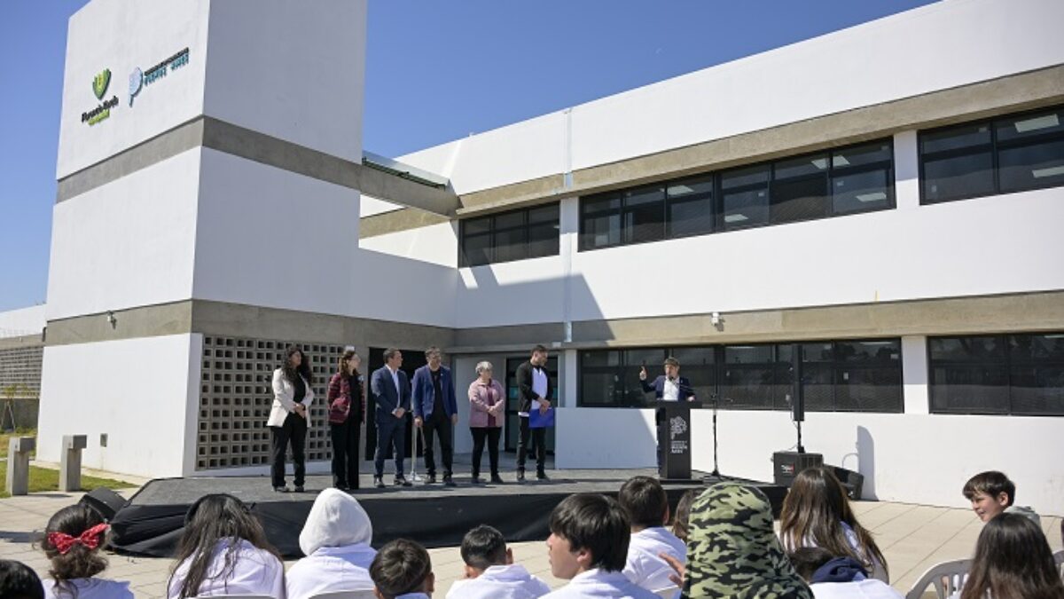 Kicillof inauguró un nuevo Polo Educativo en Ingeniero Allan