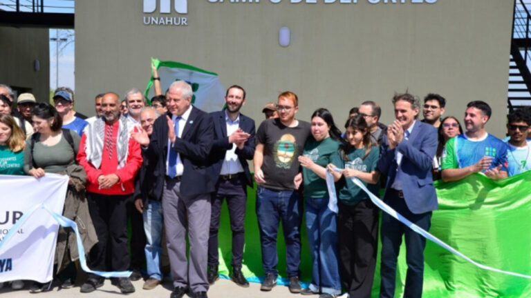 Inauguran nuevo Campo de Deportes en la UNAHUR