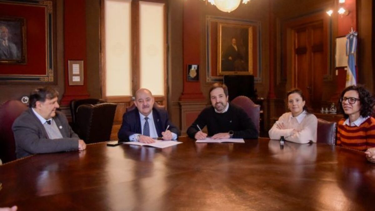 Se firma acuerdo para crear la Licenciatura en Enfermería en la UNLP