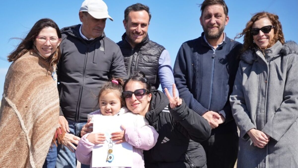 Entregan viviendas en Carlos Casares