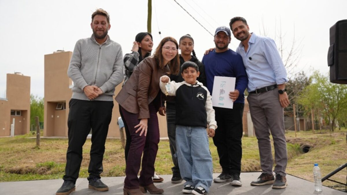 Entregan 7 viviendas en Gouin, Carmen de Areco