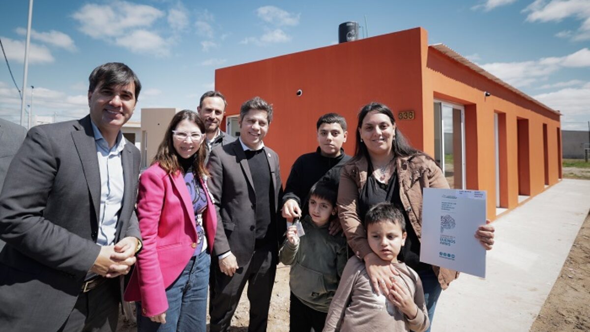 Kicillof inauguró un Centro de Desarrollo Infantil y entregó viviendas en Castelli