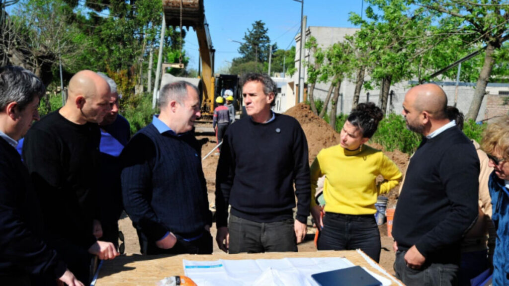 Katopodis supervisa obras en Alberti