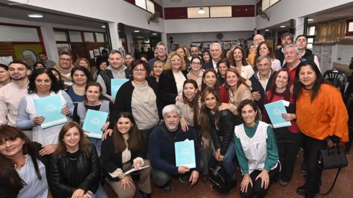 La Provincia entrega equipamiento para comedores escolares en La Plata