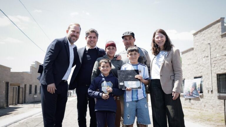 Kicillof entrega 93 viviendas en Tristán Suárez